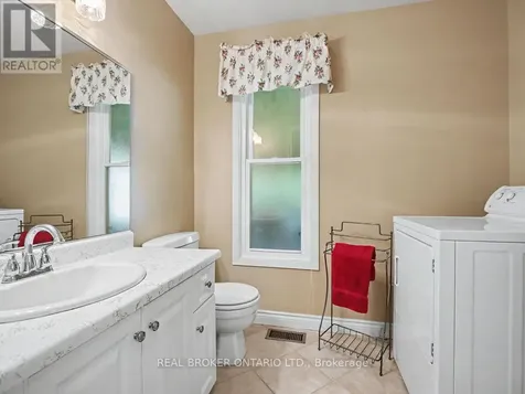5662 South Island Park Drive Ottawa ON K4M 1J3