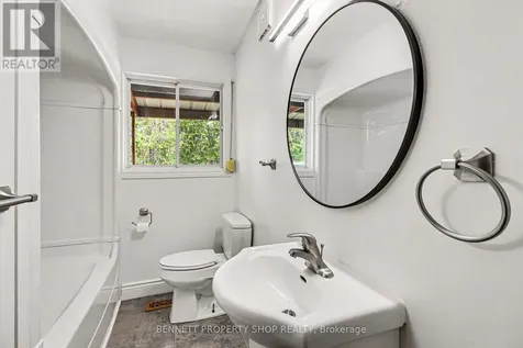 1312 Avenue R Avenue Ottawa ON K1G 0B9