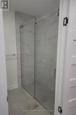 1312 Avenue R Avenue Ottawa ON K1G 0B9