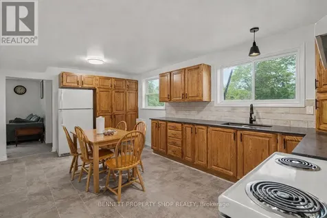 1312 Avenue R Avenue Ottawa ON K1G 0B9