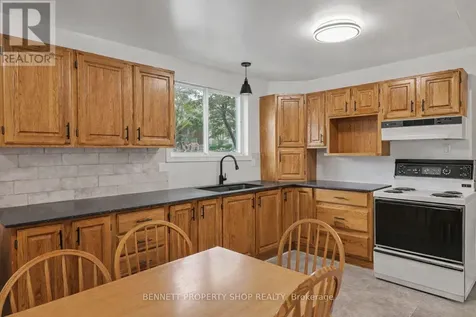 1312 Avenue R Avenue Ottawa ON K1G 0B9