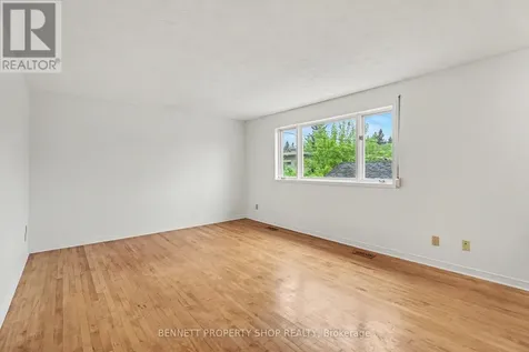 1312 Avenue R Avenue Ottawa ON K1G 0B9