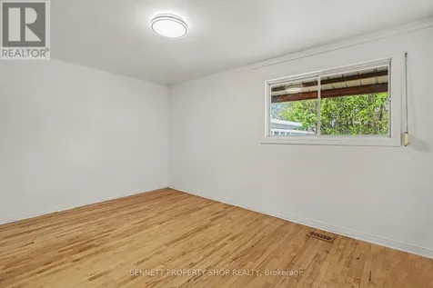 1312 Avenue R Avenue Ottawa ON K1G 0B9