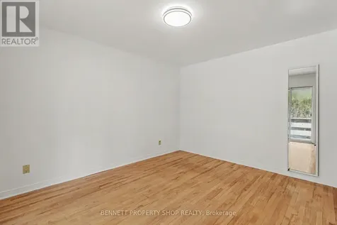1312 Avenue R Avenue Ottawa ON K1G 0B9