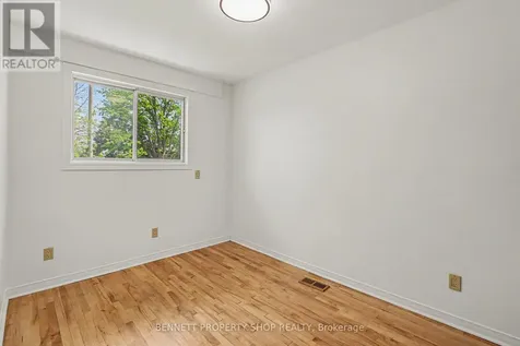 1312 Avenue R Avenue Ottawa ON K1G 0B9