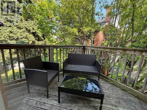 130 Greenfield Avenue Ottawa ON K1S 5L2