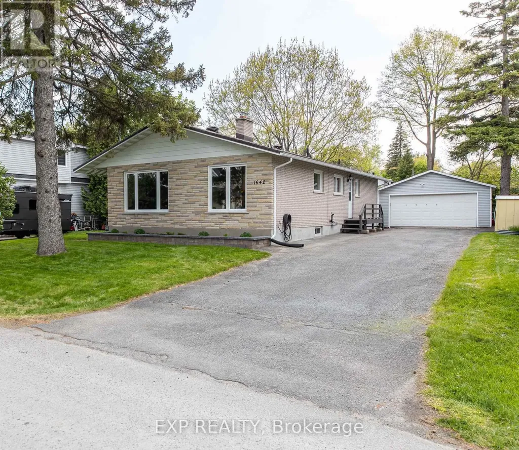 1642 Valmarie Avenue Ottawa ON K2C 1W1