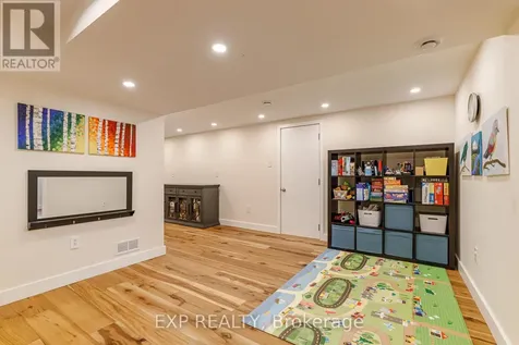 1642 Valmarie Avenue Ottawa ON K2C 1W1