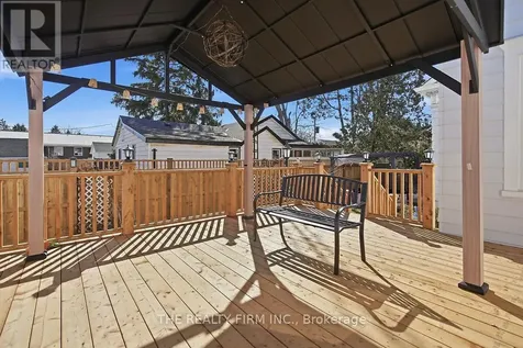 422 Greenfield Street Petrolia ON N0N 1R0