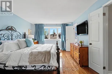 105 Country Club Drive Ottawa ON K1V 0B4