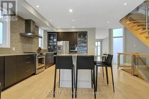 376 C Wilmont Avenue Ottawa ON K2A 0B1