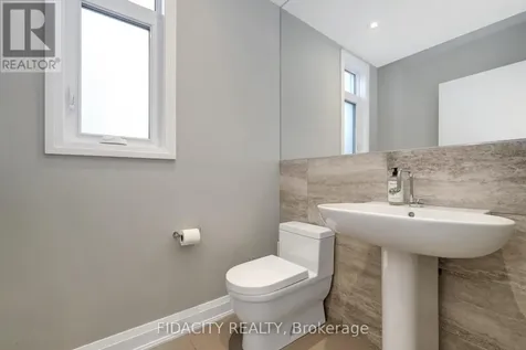 376 C Wilmont Avenue Ottawa ON K2A 0B1