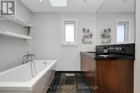 376 C Wilmont Avenue Ottawa ON K2A 0B1