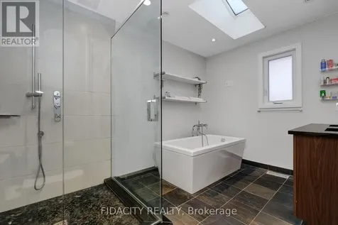 376 C Wilmont Avenue Ottawa ON K2A 0B1