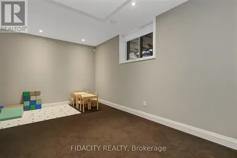 376 C Wilmont Avenue Ottawa ON K2A 0B1