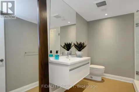 376 C Wilmont Avenue Ottawa ON K2A 0B1