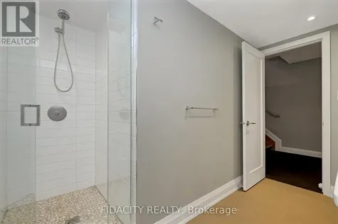 376 C Wilmont Avenue Ottawa ON K2A 0B1