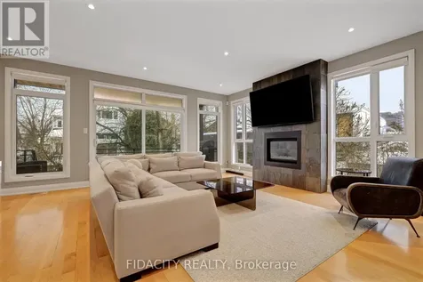 376 C Wilmont Avenue Ottawa ON K2A 0B1