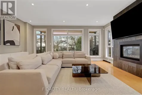 376 C Wilmont Avenue Ottawa ON K2A 0B1