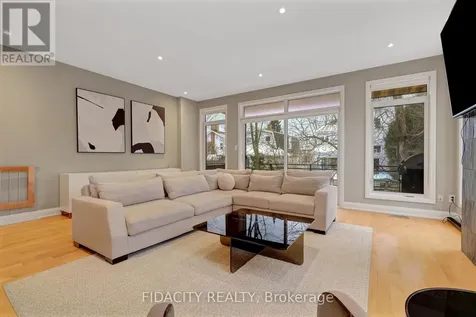 376 C Wilmont Avenue Ottawa ON K2A 0B1