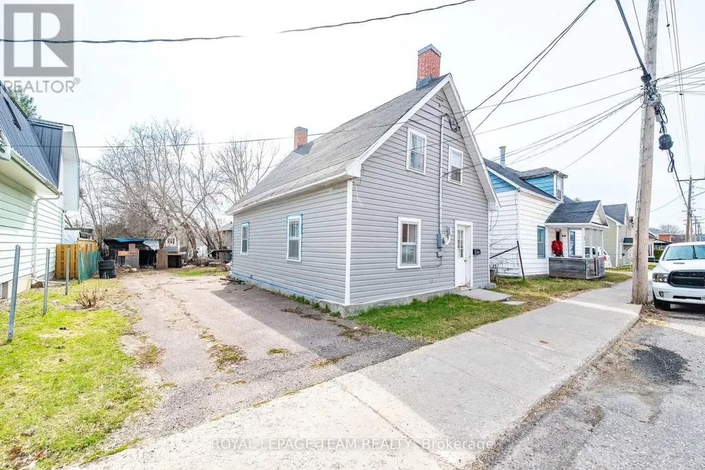 42 Bonnechere Street South Renfrew ON K7V 1Z1