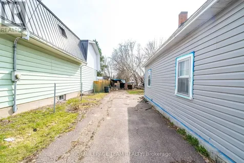 42 Bonnechere Street South Renfrew ON K7V 1Z1