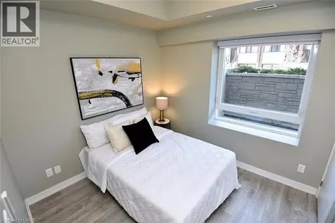 16 Markle Crescent Ancaster ON L9G 0H4