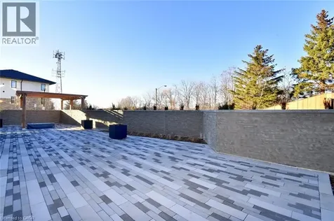 16 Markle Crescent Ancaster ON L9G 0H4