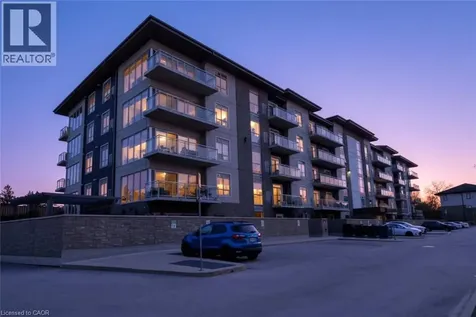 16 Markle Crescent Ancaster ON L9G 0H4
