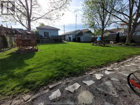 407 Albert Street Wallaceburg ON N8A 1Y3