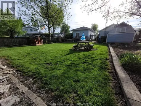 407 Albert Street Wallaceburg ON N8A 1Y3