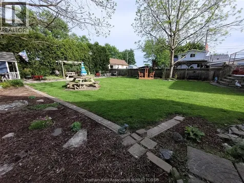 407 Albert Street Wallaceburg ON N8A 1Y3