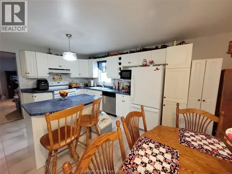 407 Albert Street Wallaceburg ON N8A 1Y3
