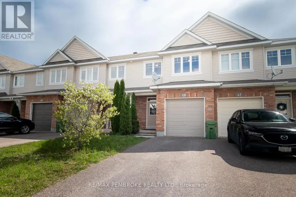 15 Mcnamara Street Petawawa ON K8H 0C4
