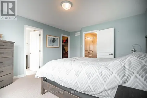 15 Mcnamara Street Petawawa ON K8H 0C4