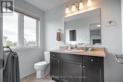 15 Mcnamara Street Petawawa ON K8H 0C4
