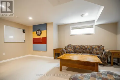 15 Mcnamara Street Petawawa ON K8H 0C4