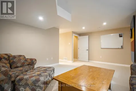 15 Mcnamara Street Petawawa ON K8H 0C4