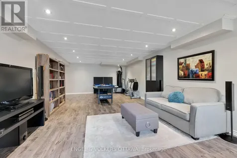 425 Cooks Mill Crescent Ottawa ON K1V 2M9