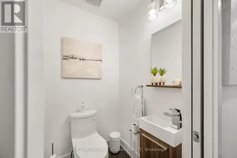 1127 North River Road Ottawa ON K1K 3W4