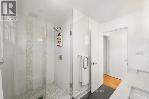 1127 North River Road Ottawa ON K1K 3W4