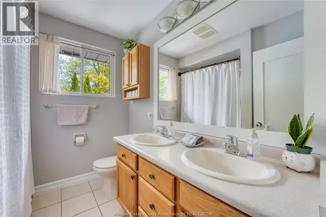 1204 Sumach Windsor ON N8S 2S4