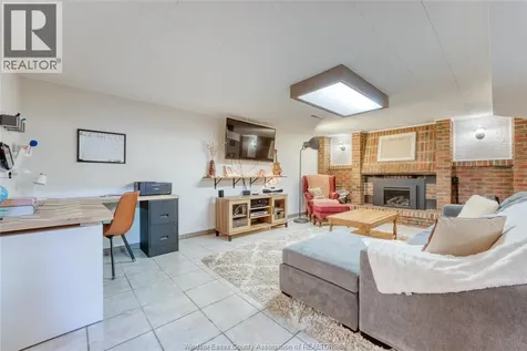 1204 Sumach Windsor ON N8S 2S4
