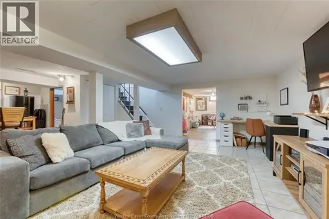 1204 Sumach Windsor ON N8S 2S4