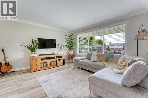 1204 Sumach Windsor ON N8S 2S4