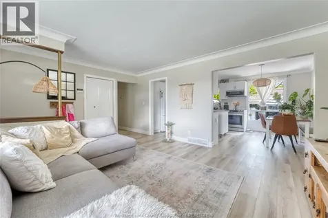 1204 Sumach Windsor ON N8S 2S4