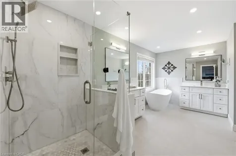 2295 Glazebrook Circle Oakville ON L6M 5B5