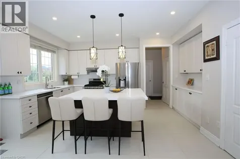 2295 Glazebrook Circle Oakville ON L6M 5B5