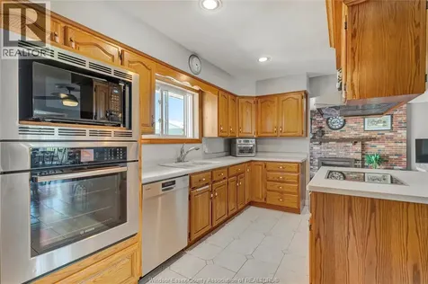 3927 Concession 3 South Amherstburg ON N9V 2Y8