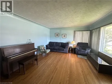 10 Charlton Crescent Simcoe ON N3Y 1A7
